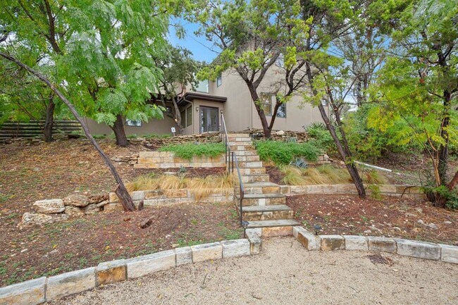 Building Photo - 9909 Lake Ridge Dr