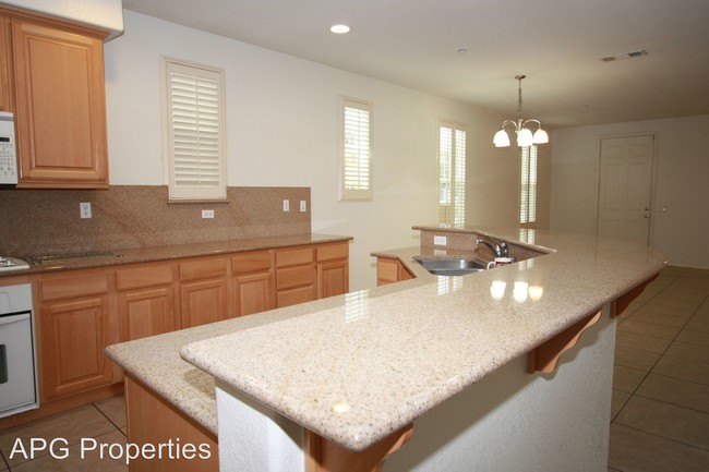 Building Photo - 3 br, 2.5 bath House - 2796 W Madison Circle