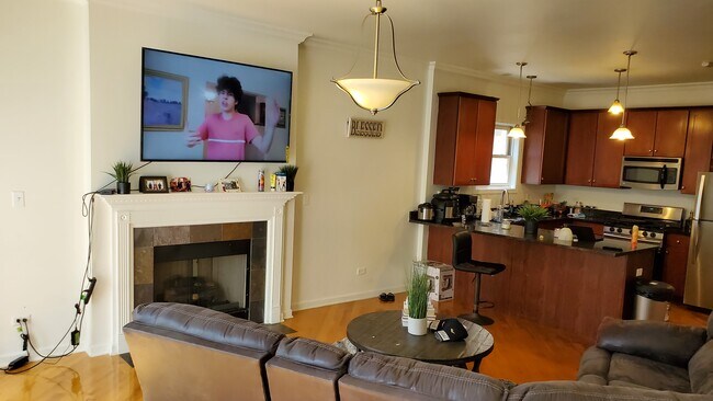 Foto principal - 7018 S Cornell Ave