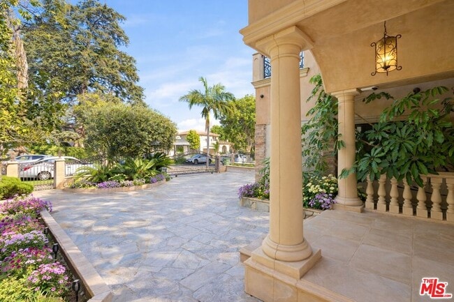 Building Photo - 2023 Parnell Ave