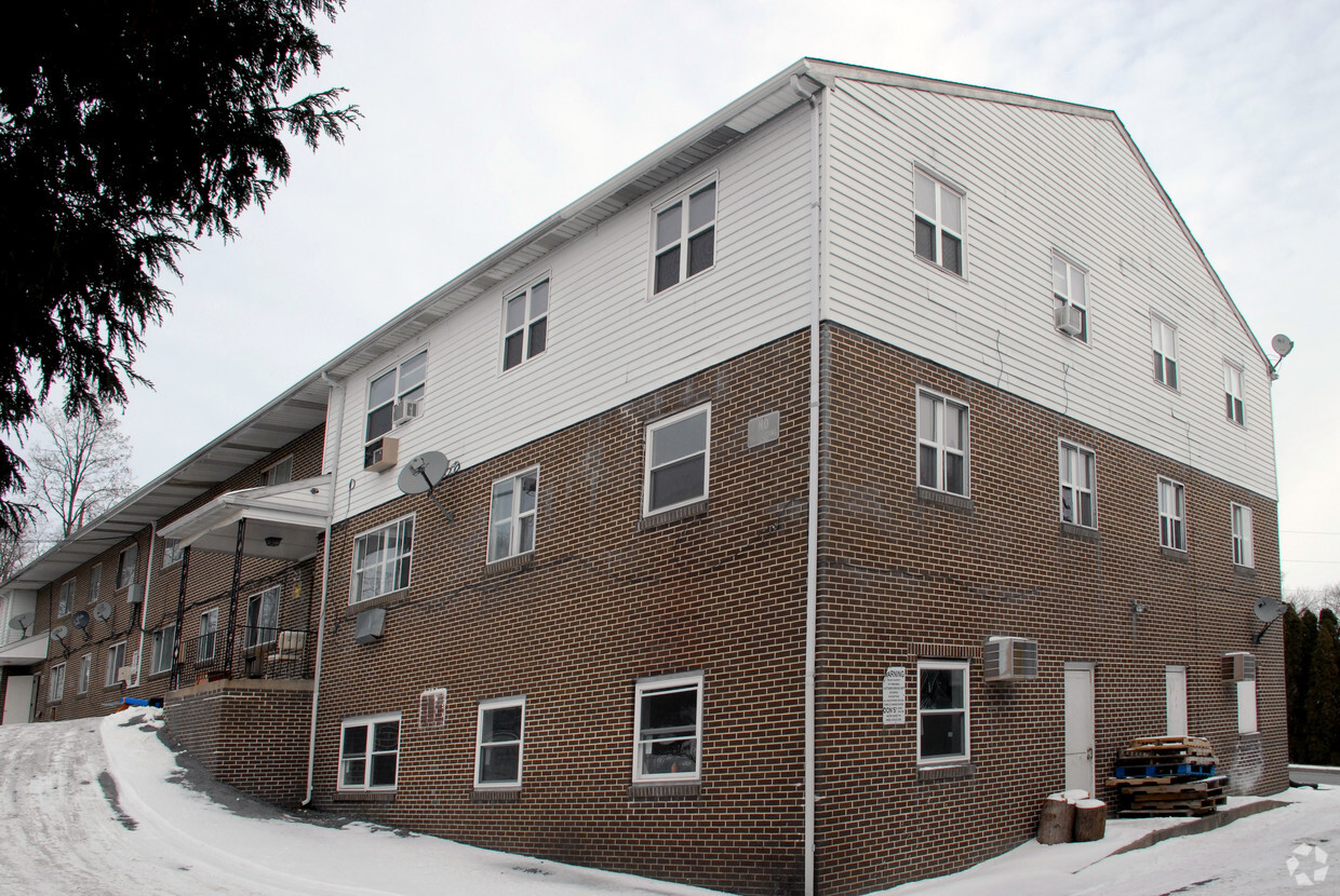 Foto del edificio - 96 Kempton Ave