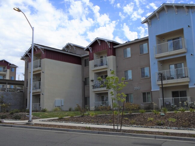 Building Photo - Sierra Heights Apartments