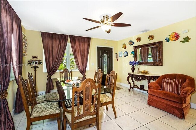 Foto del edificio - 712 SW 7th Terrace