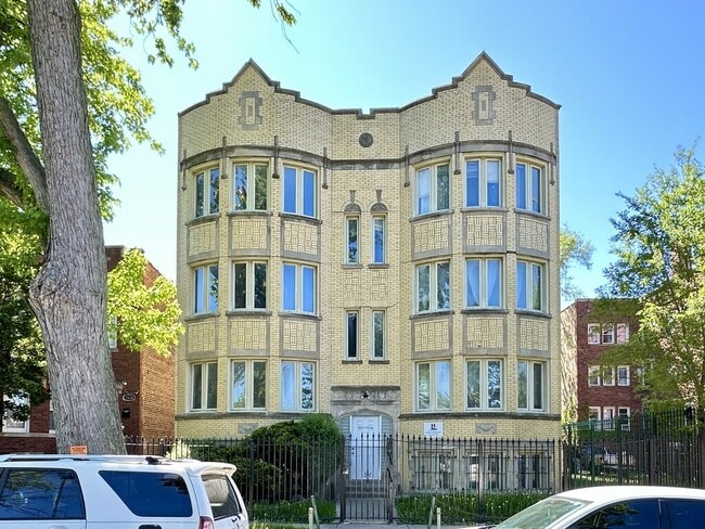 Building Photo - 7932 S Kingston Ave