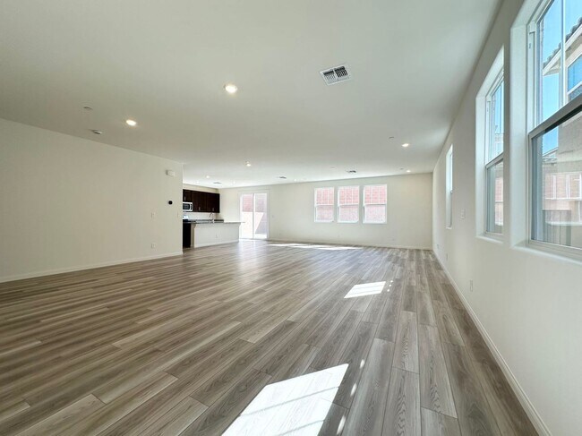 Foto del edificio - Beautiful BRAND NEW house