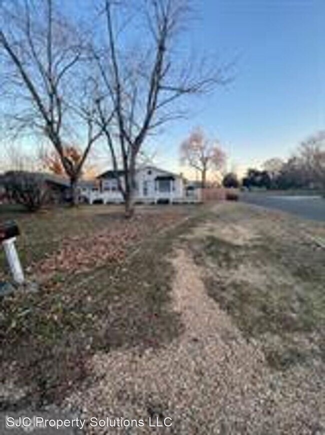 3 br, 2 bath House 218 2nd St House Rental in Colonial Beach, VA