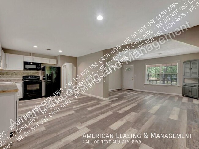 Building Photo - 1301 Spring Lake Dr