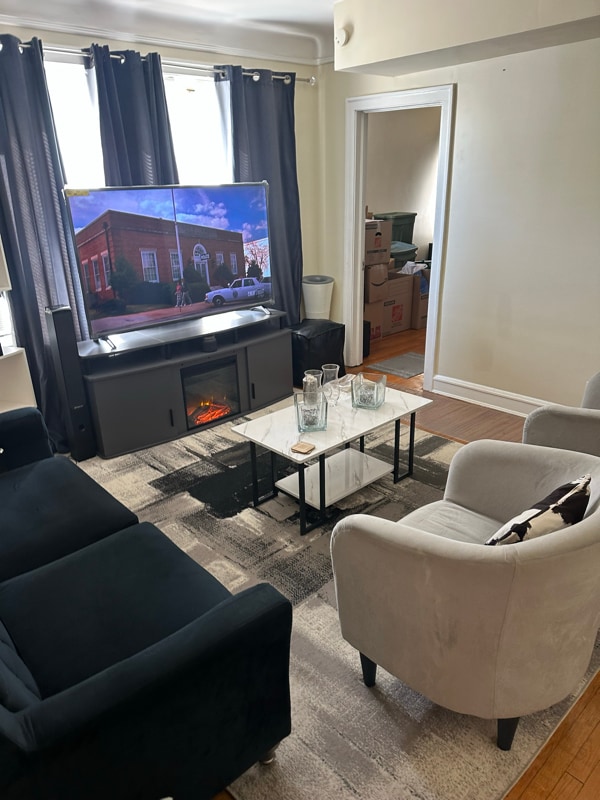 Foto principal - 8328 S Ingleside Ave