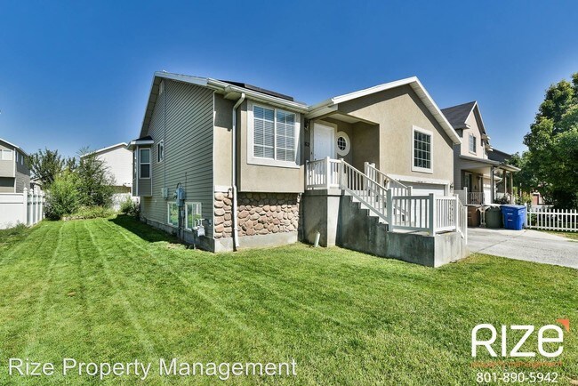 Building Photo - 6 br, 3 bath House - 1762 Irie Lane