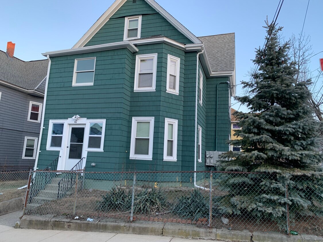 Primary Photo - 42 Hillside Ave