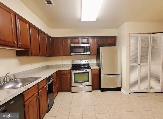 Building Photo - 5139 Dudley Ln
