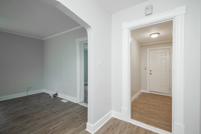 Foto del edificio - Updated 3-bedroom with Garage