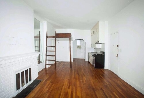 Foto del edificio - 370 W 12th St