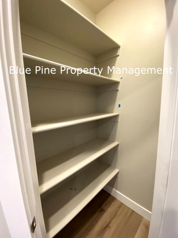 Foto del edificio - 359 N 3rd West St