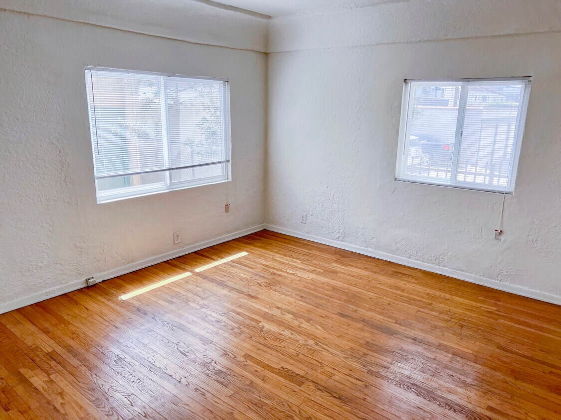 149 Apartments for Rent in Miracle Mile, CA Westside Rentals