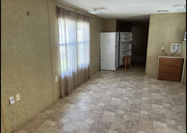 Foto del edificio - 8888 Sullivan Rd