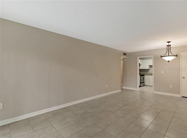 Foto del edificio - 484 Banyon Tree Cir
