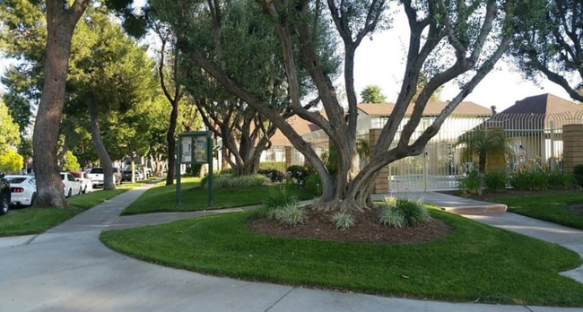 Building Photo - 5428 Snowood