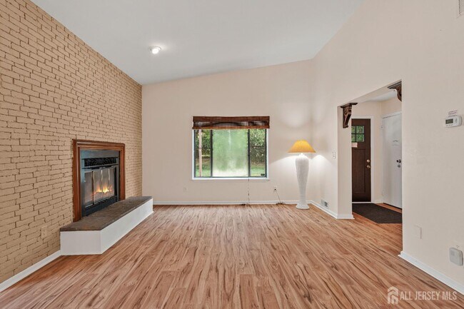 Foto del edificio - 29 Whittney Ct
