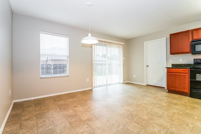Building Photo - 1303 Macaw Ct