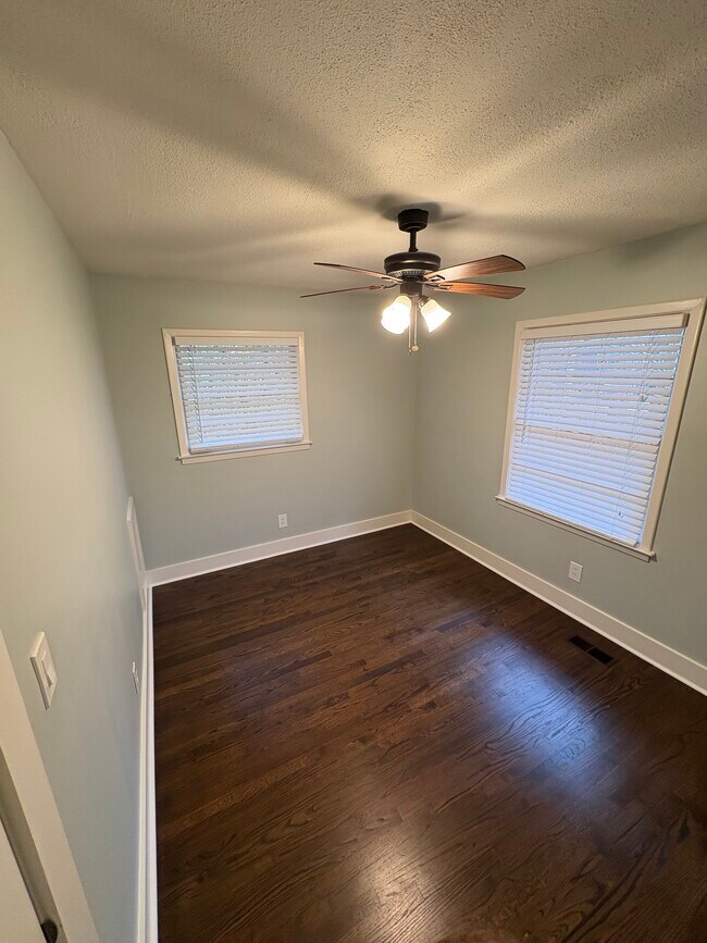 Foto del edificio - 1016 Greenbriar Cir