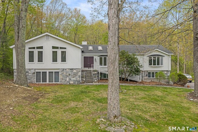 Foto del edificio - 89 Cranbury Dr