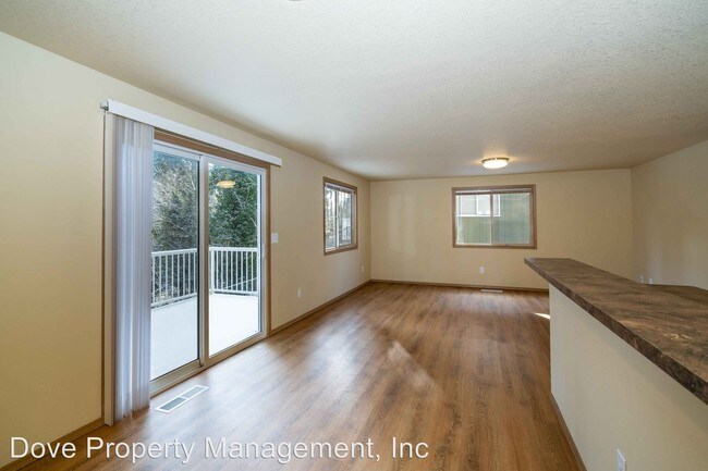 Building Photo - 9713 NE Tenny Creek Dr