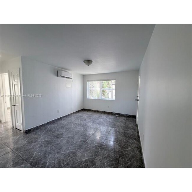 Foto del edificio - 11 Sidonia Ave