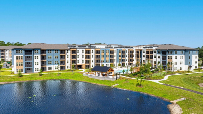 Building Photo - Lago