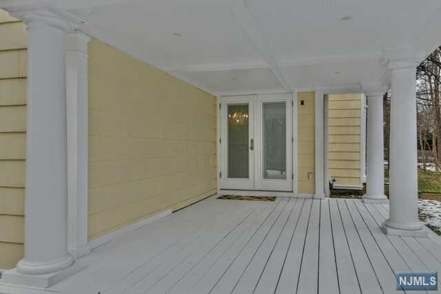 Building Photo - 320 E Saddle River Rd