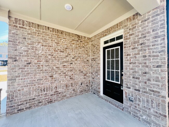 Building Photo - 2100 Ecoland Dr