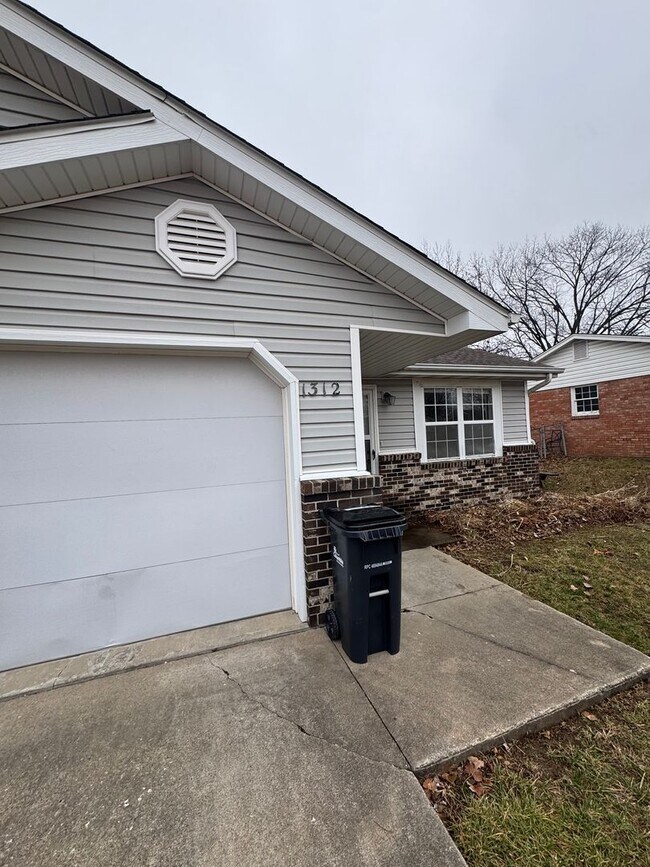 Building Photo - 1312 Hickam Dr