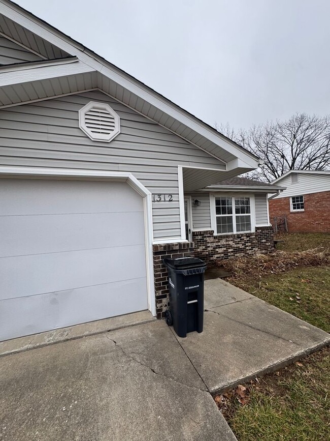 Building Photo - 1312 Hickam Dr