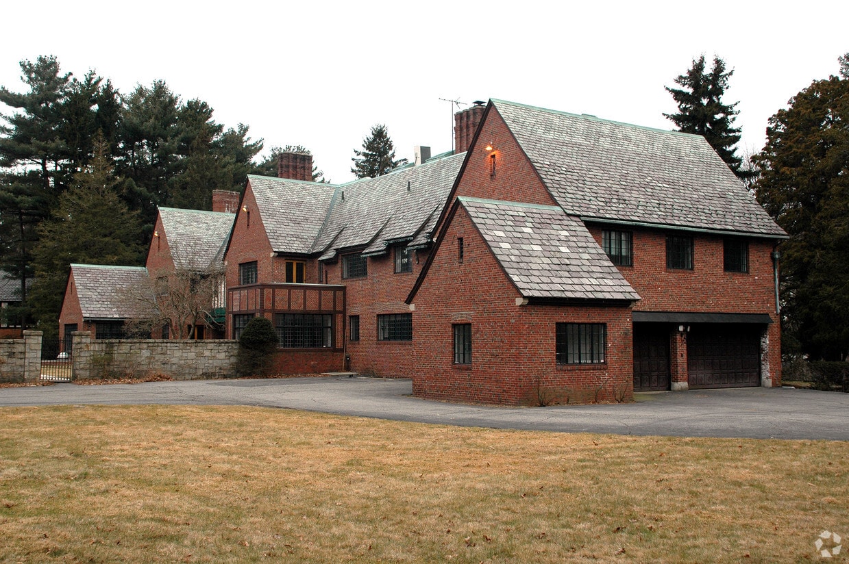 1431 Brush Hill Rd, Milton, MA 02186 Apartments Milton, MA