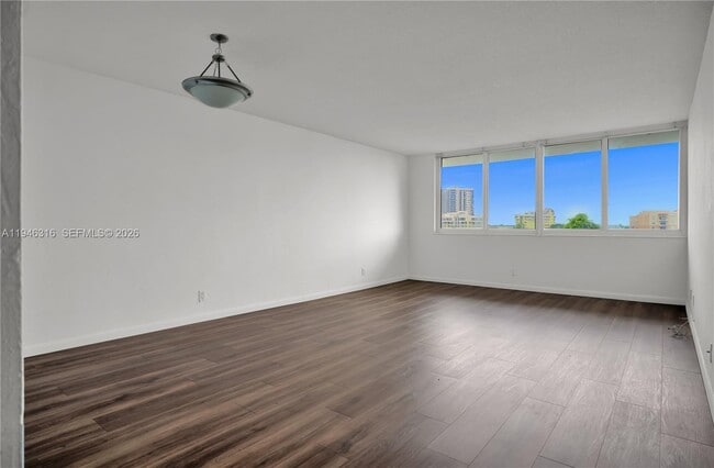 Foto del edificio - 9001 SW 77th Ave