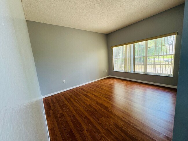 Foto del edificio - Ready to move-in on June 6th! Luxurious & ...