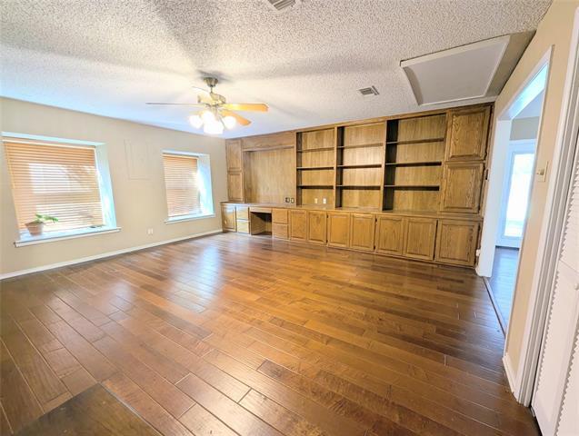 Foto del edificio - 2100 N Rough Creek Ct