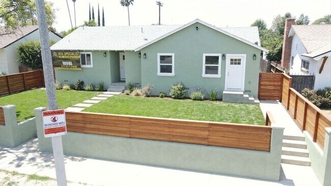 Foto del edificio - 6561 Winnetka Ave