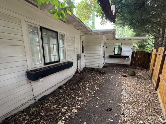Spacious 2bed Plus Office, Single-level in Waverly Heights - Spacious 2bed Plus Office, Single-level in Waverly Heights Apartment