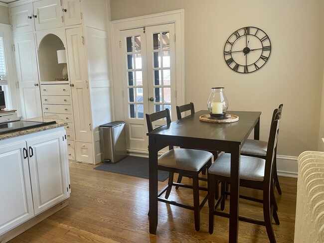 Área de comedor - 2028 E Lafayette Pl