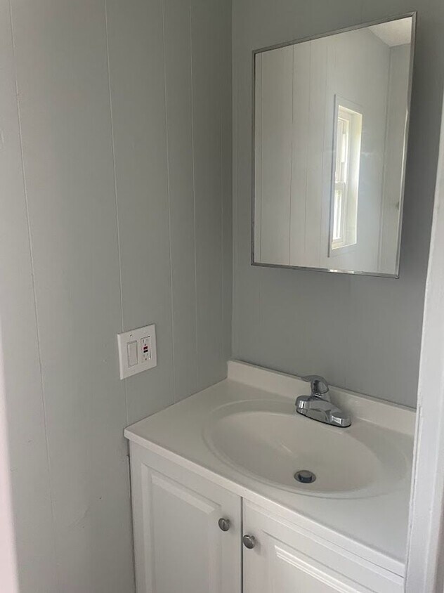 Primary Photo - Delightful 2 bedroom home