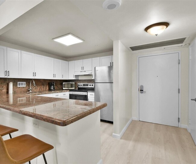 Building Photo - 2301 Collins Ave
