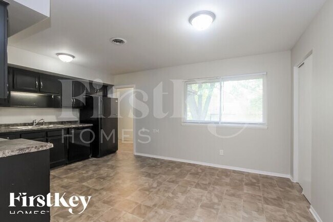 Foto del edificio - 221 Grovewood Dr