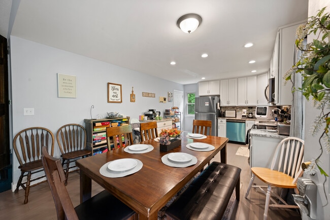 Foto del edificio - 930 Hideaway Hills Cir