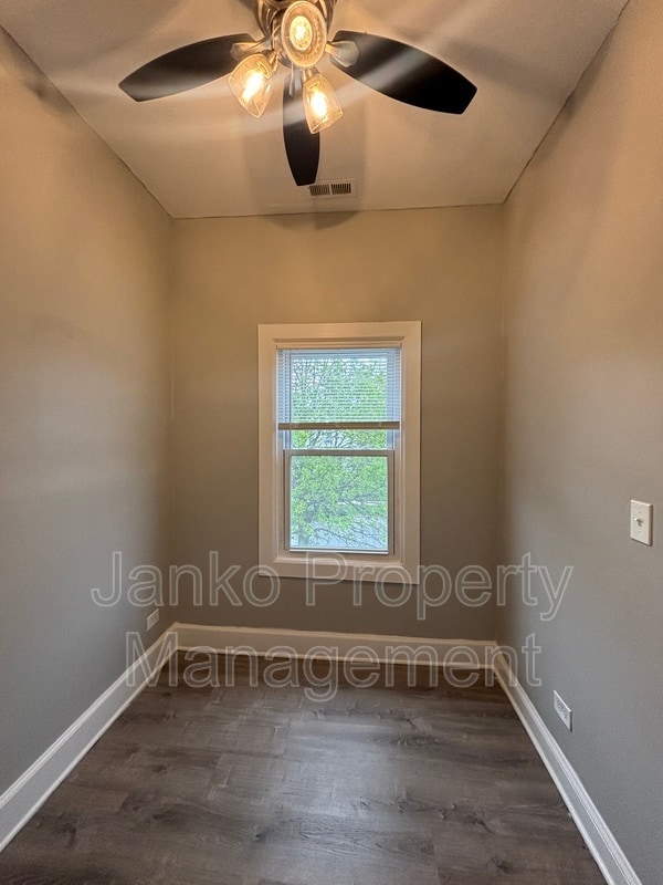 Building Photo - 1355 E 76th St