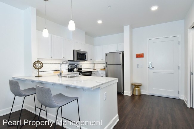 Building Photo - 1 br, 1 bath Apartment - 921 NW 21st Avenue