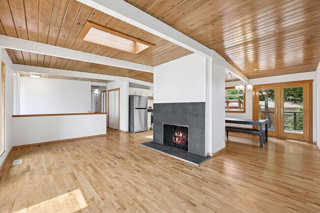 Foto del edificio - Beautifully Remodeled 3 Bed/2 Bath Edmonds...