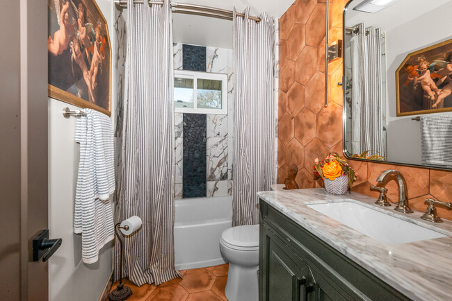 En suite 1 - 16615 Walcliff Dr