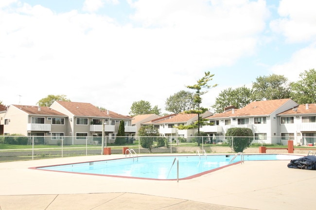 Building Photo - 4000 Bayside Dr