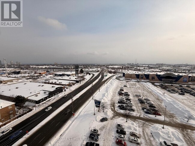 Photo du bâtiment - 1007 The Queensway